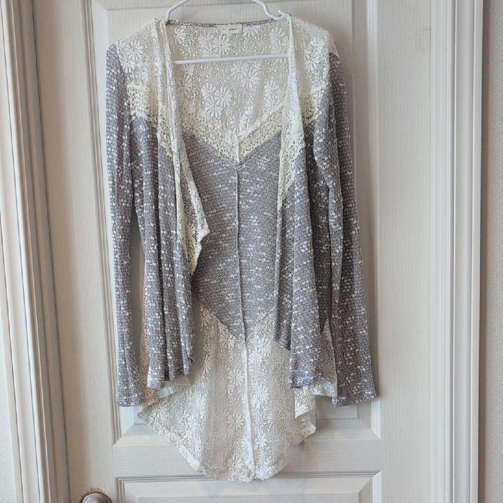 Blu Planet Gray and Cream Shrug with Elegant Design